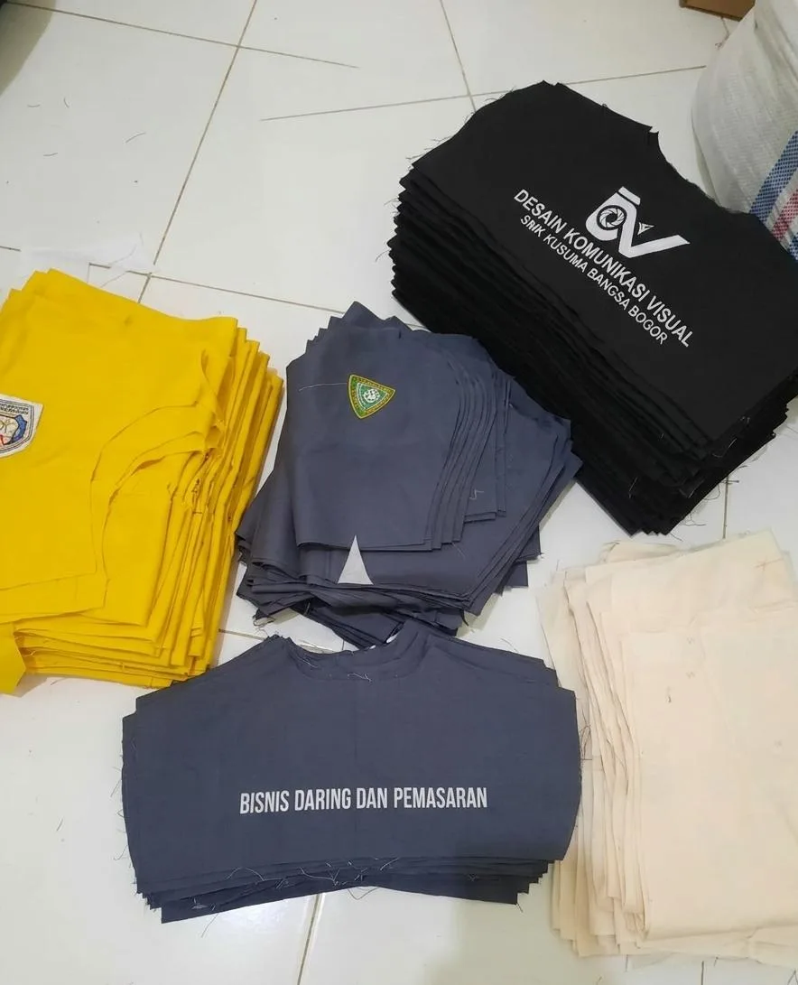 Potongan kain seragam berbagai warna di JAP Solusindo